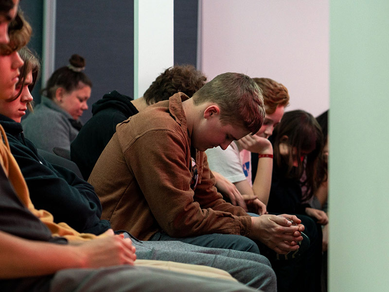 nrg-A7400142 student praying